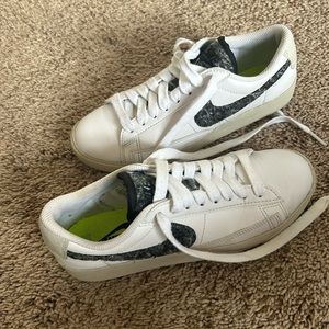 Nike 5.5 women’s court shoes. Used condition. Please see pictures.